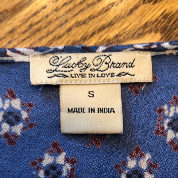 Lucky Brand scoop neck shirt. Size small - Picture 4 of 6